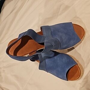 NWOT, ZBY Wedge Sandals